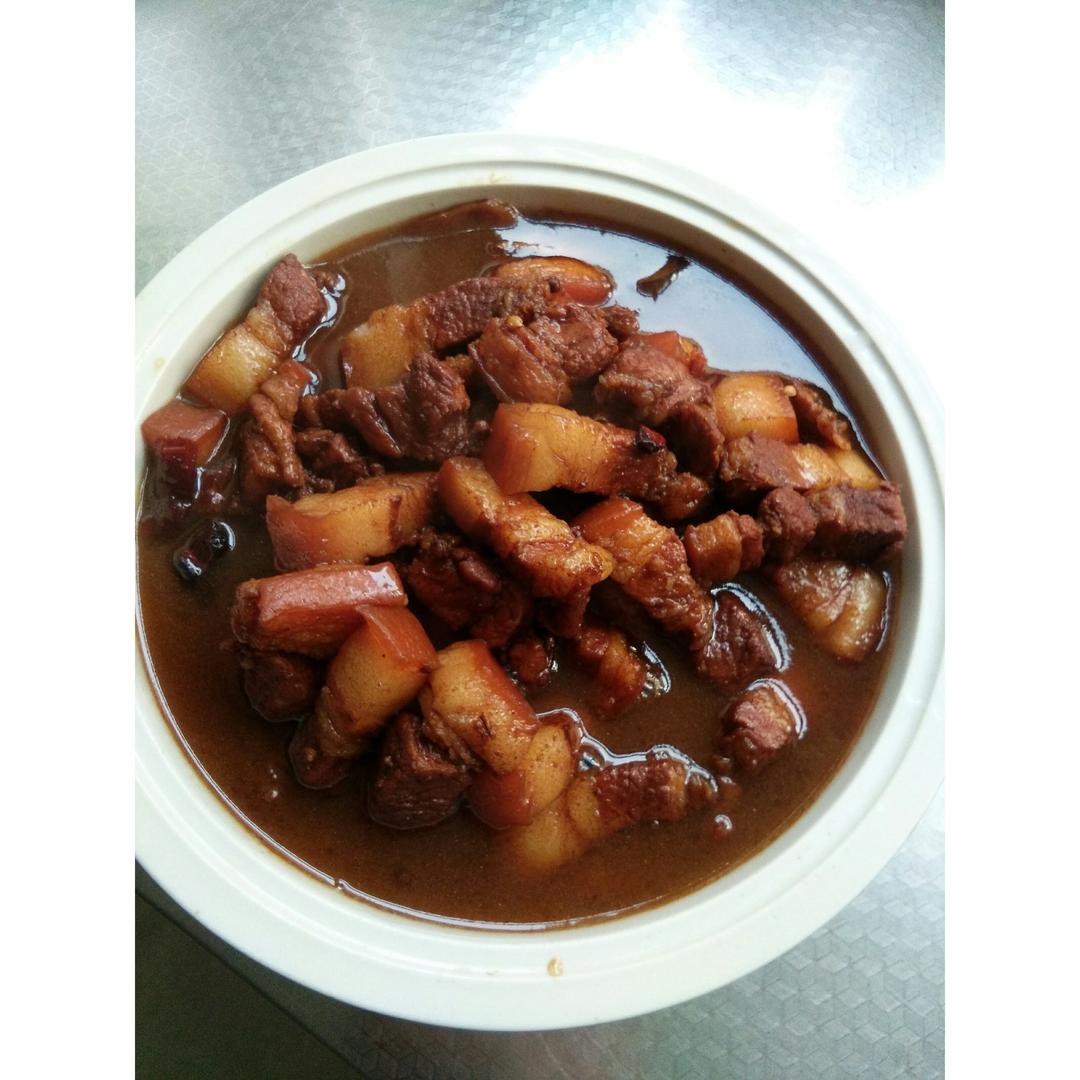 吃着碗里望着锅里的红烧肉