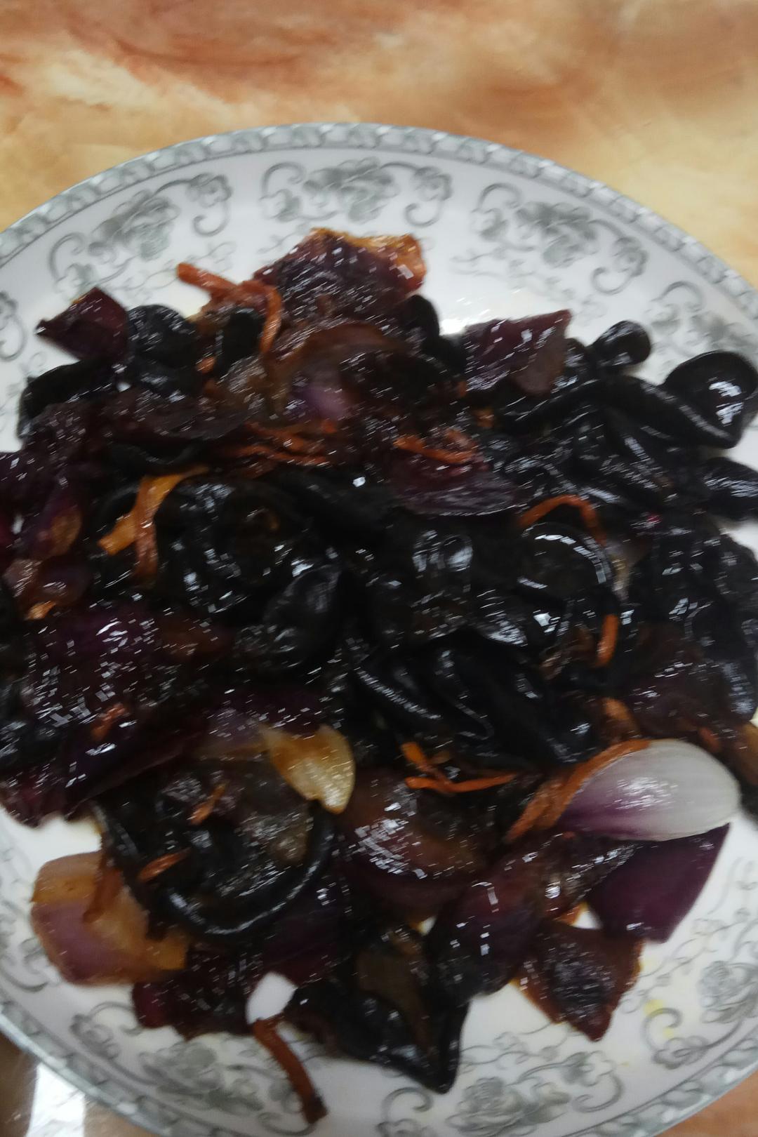 洋葱炒木耳