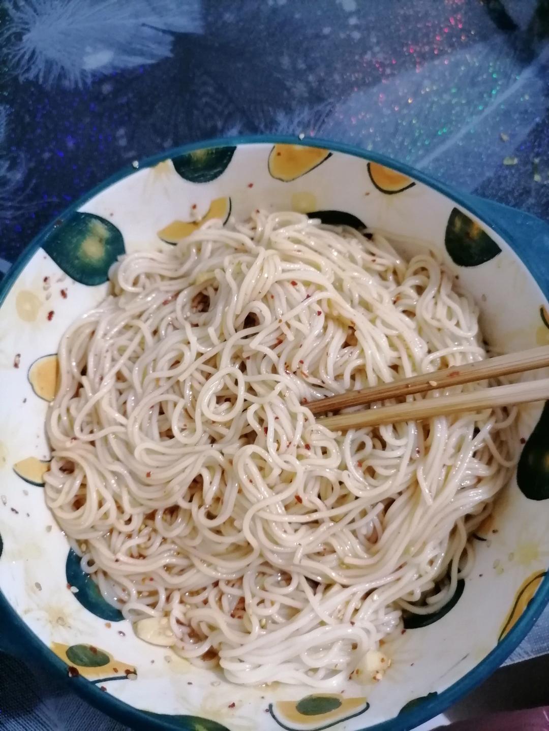 酸辣爽口的凉拌面！保证吃一次就上瘾