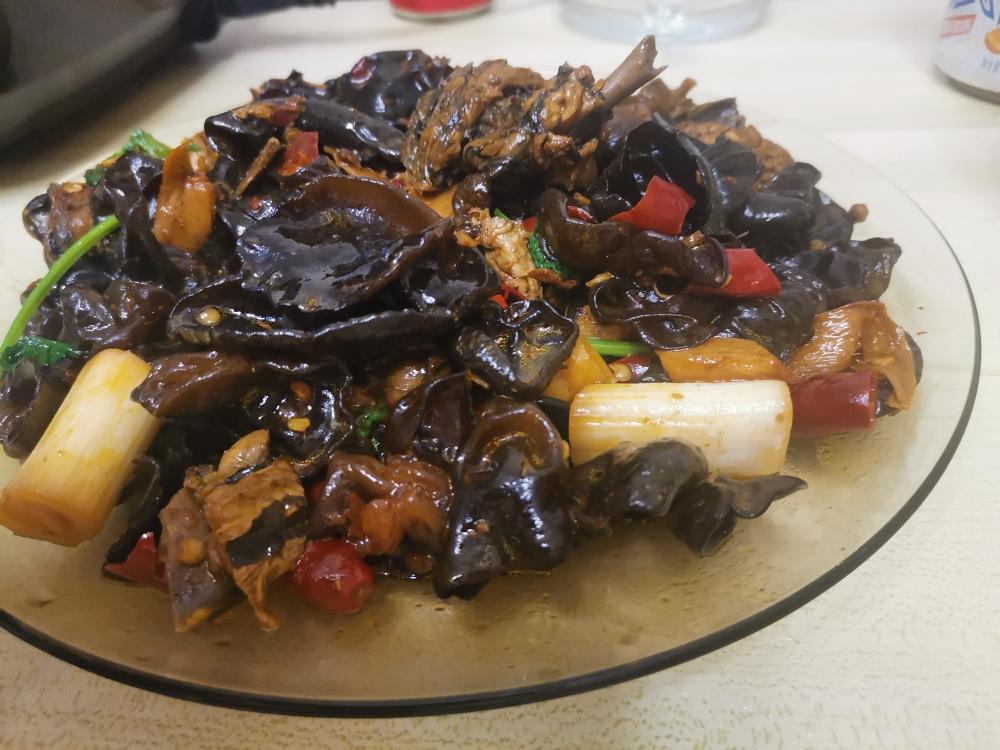 麻辣：木耳炒鸡