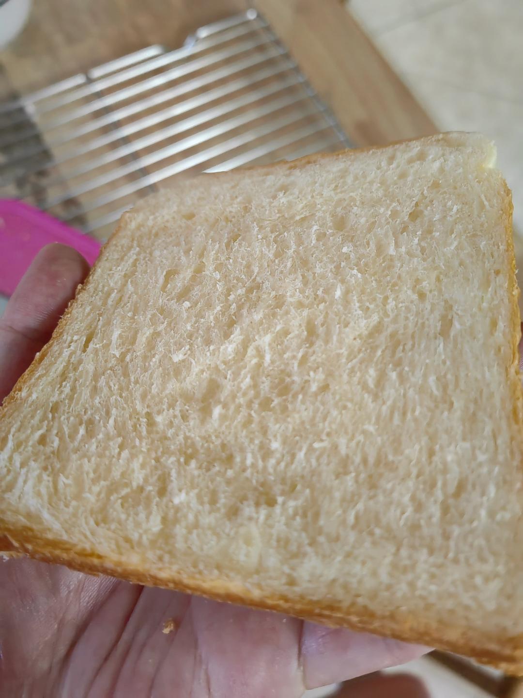 奶香纯粹的重料淡奶油吐司