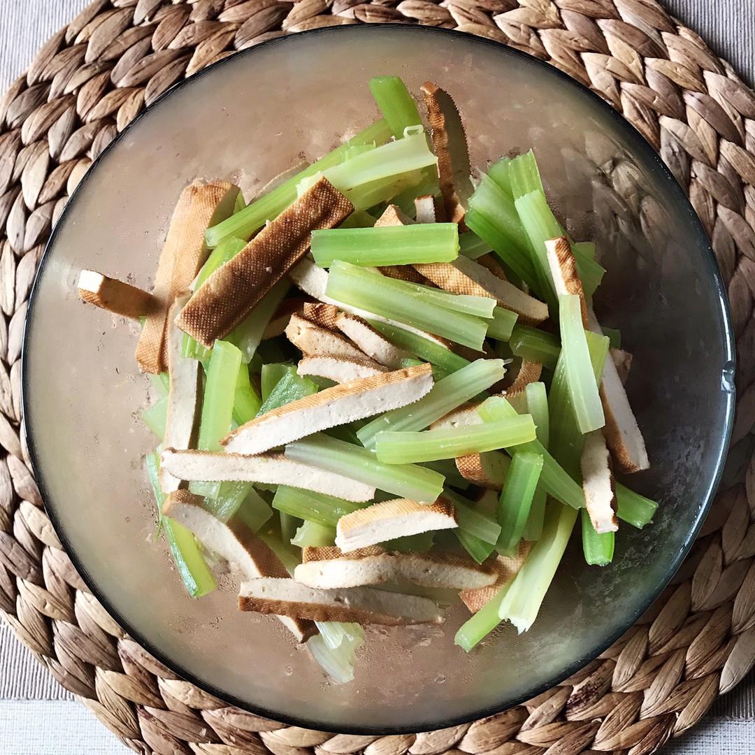 素菜：芹菜炒豆腐干