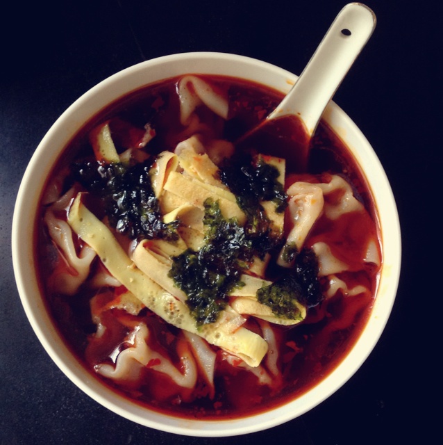 红汤辣油馄饨