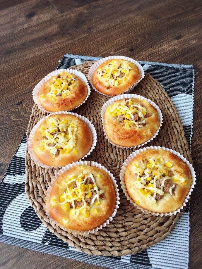 金枪鱼玉米沙拉面包！的做法