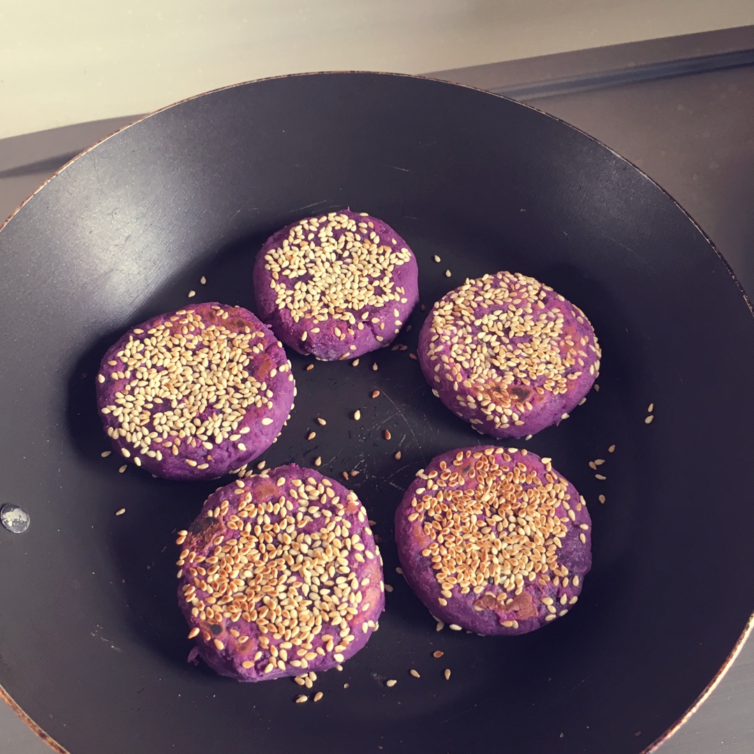 紫薯芝麻饼