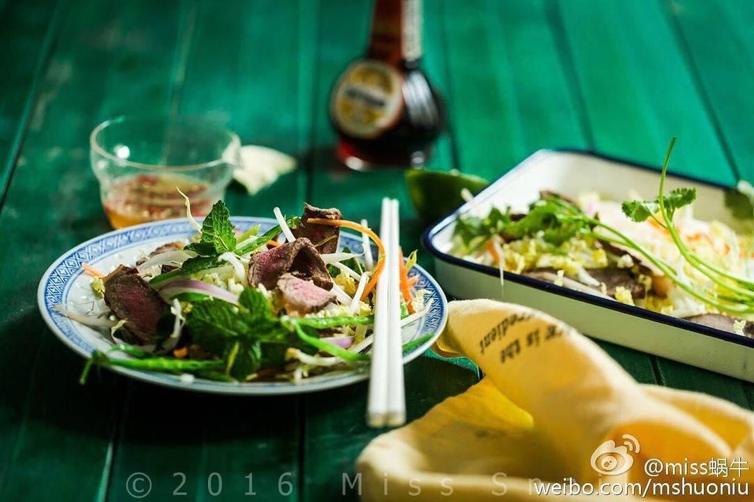 牛肉脆白菜沙拉.Beef and crunchy wombok salad.的做法