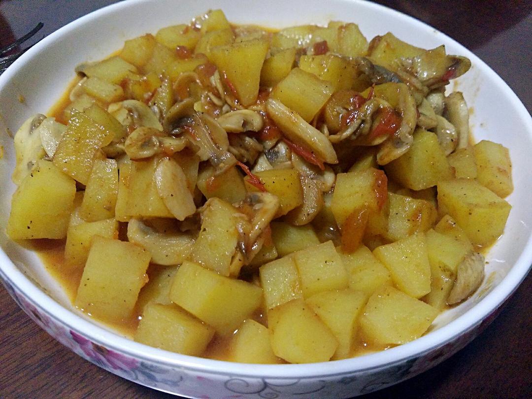 土豆西红柿炖口蘑