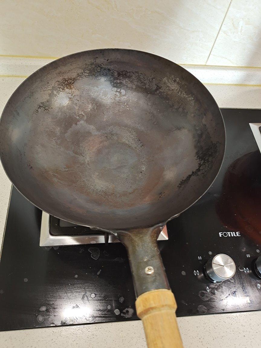 厨师长教你：“生锈的铁锅如何翻新”，这个技巧很实用，先收藏了
