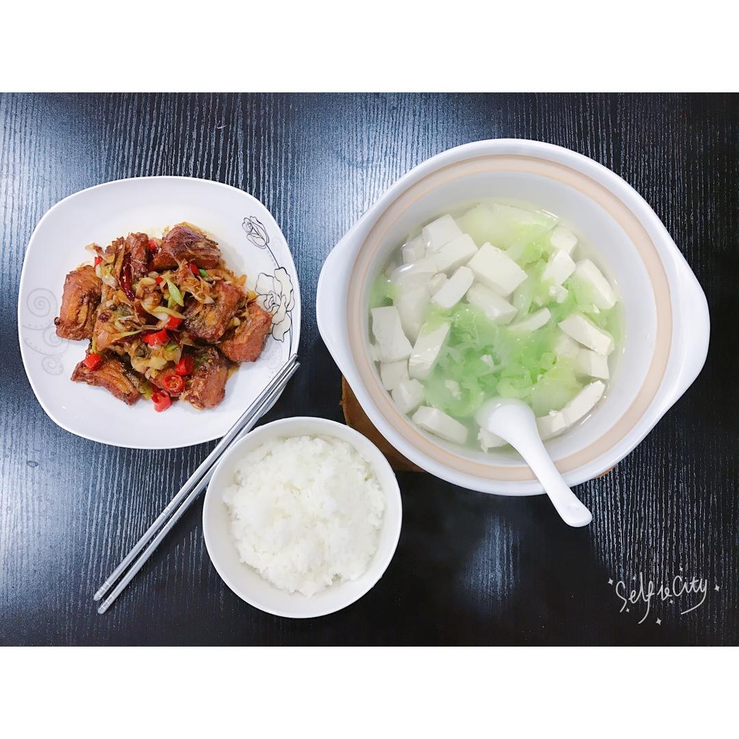冬季家常菜：白菜炖豆腐