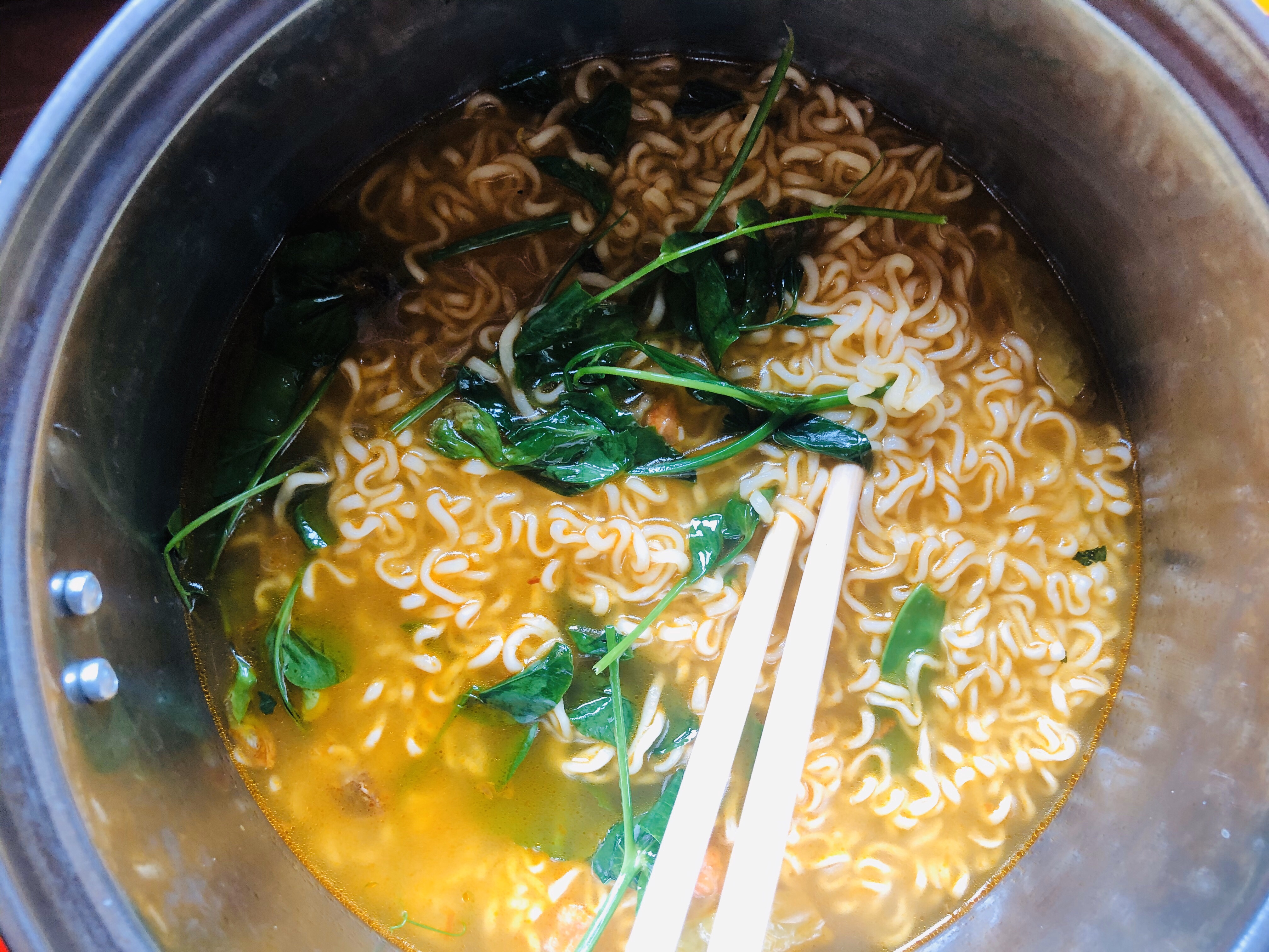 应急老坛酸菜泡面🍜的做法