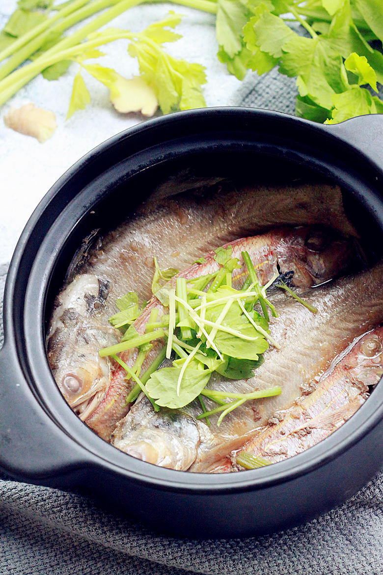 杂鱼砂锅煲(马友鱼,金线鱼)的做法