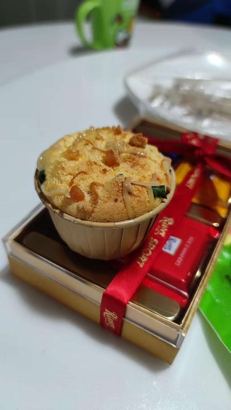 超级松软的香葱肉松火腿杯子蛋糕，不塌陷不回缩，料足巨好吃
