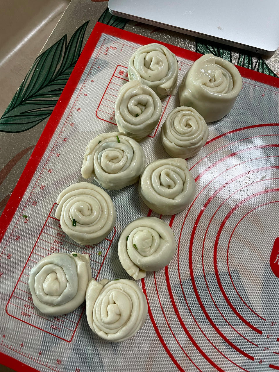 家常葱油饼 柔软多层 凉了也不硬 附细节视频详解