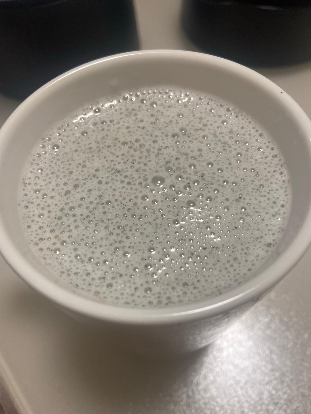香蕉麦片黑芝麻奶昔