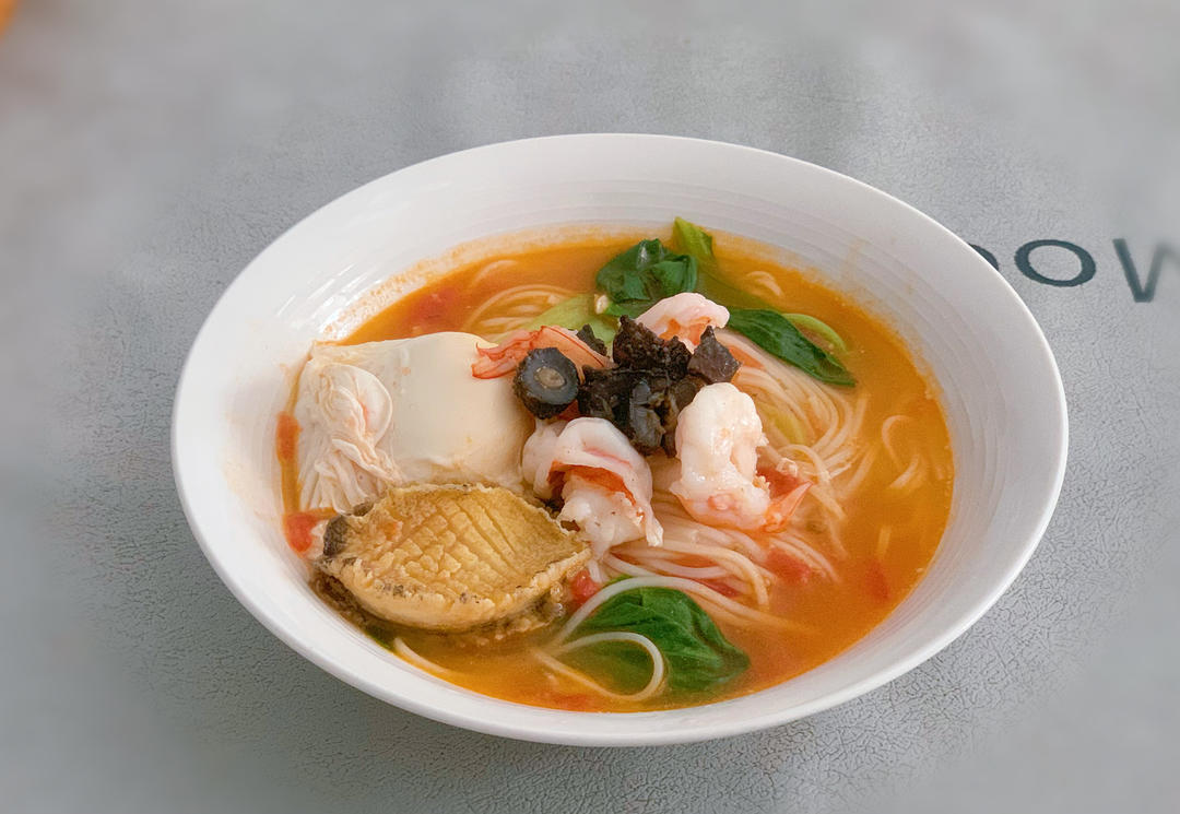 海参鲜虾鲜蔬面