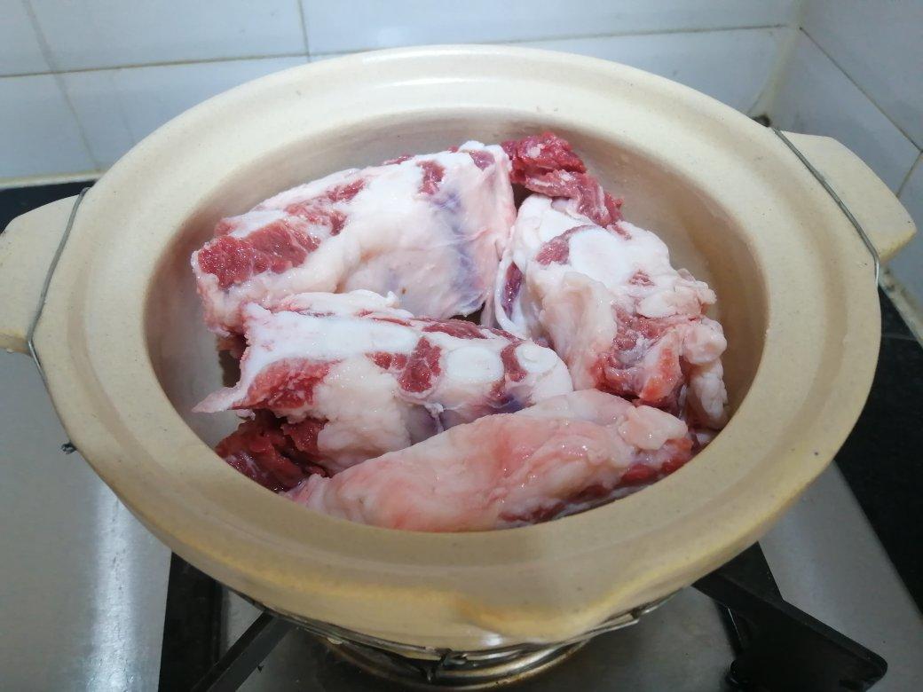 白萝卜炖牛肉砂锅