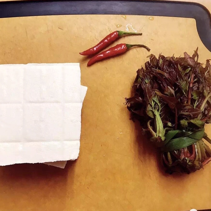 【樉樉的小厨房】香椿拌豆腐的做法 步骤1