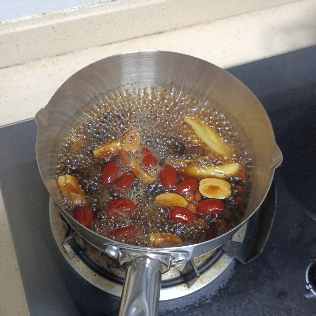 三分钟就能煮好的红糖姜枣茶