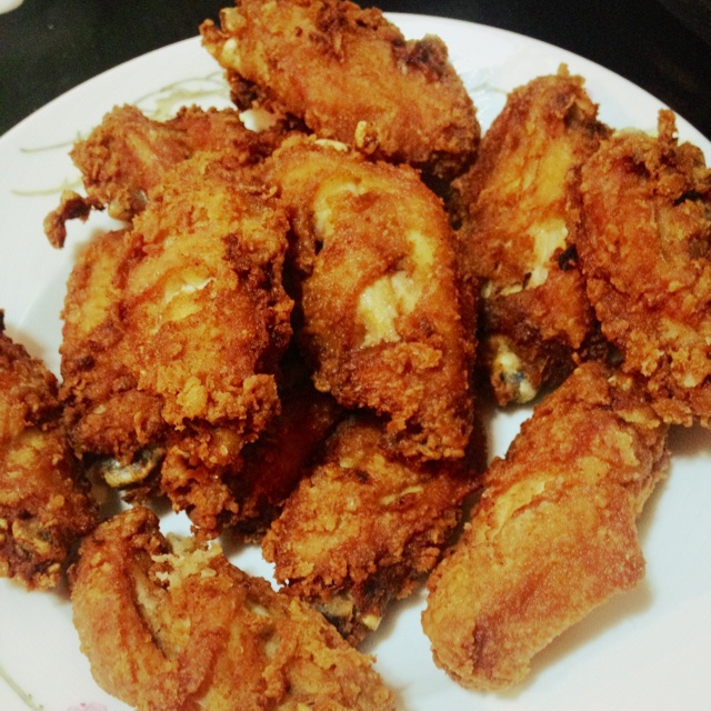 面包糠香酥炸鸡翅