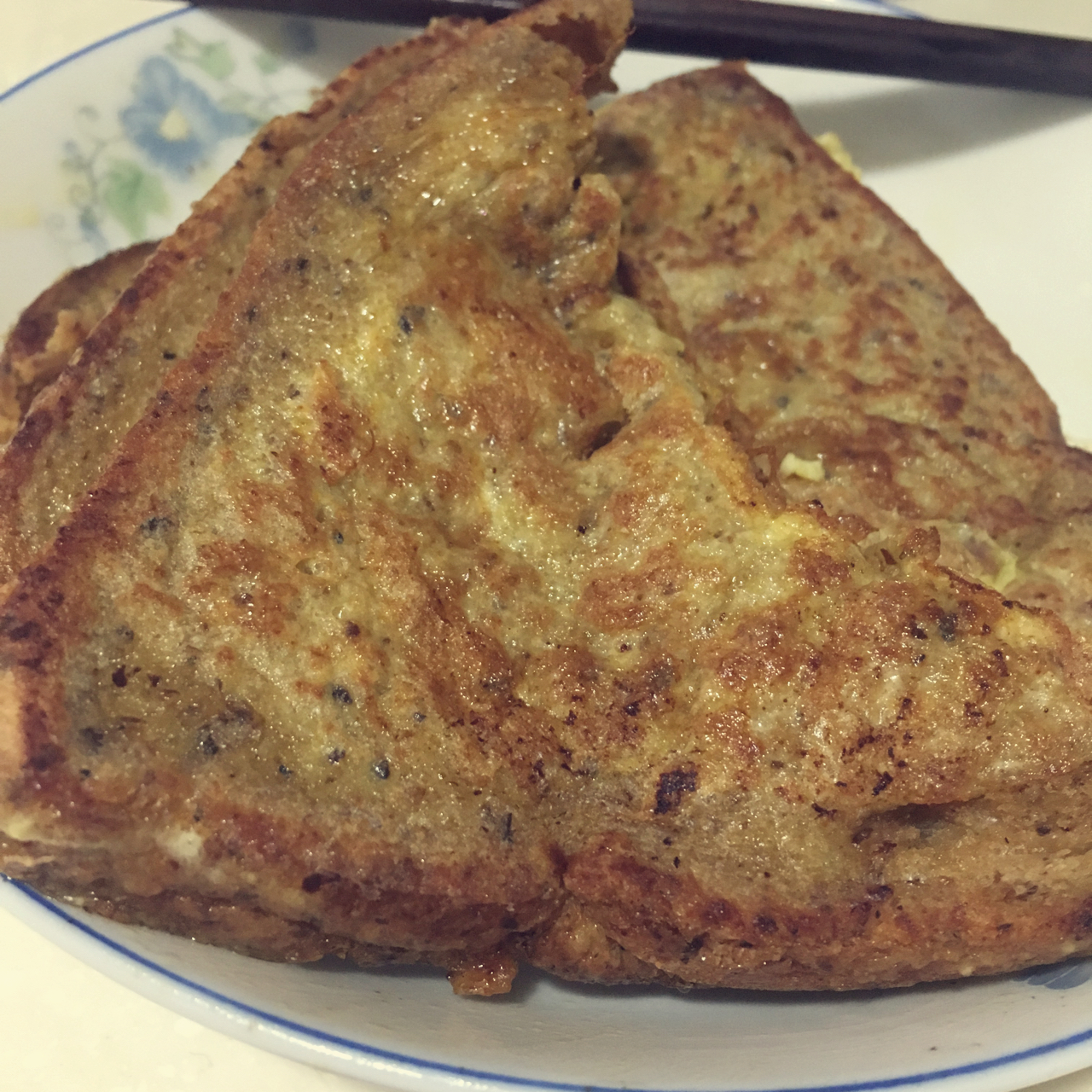 蛋香黄油吐司