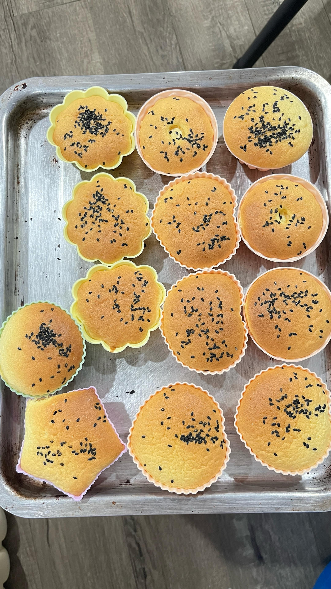 还原小时候的美食，老式脆皮蛋糕，每次都要排队买