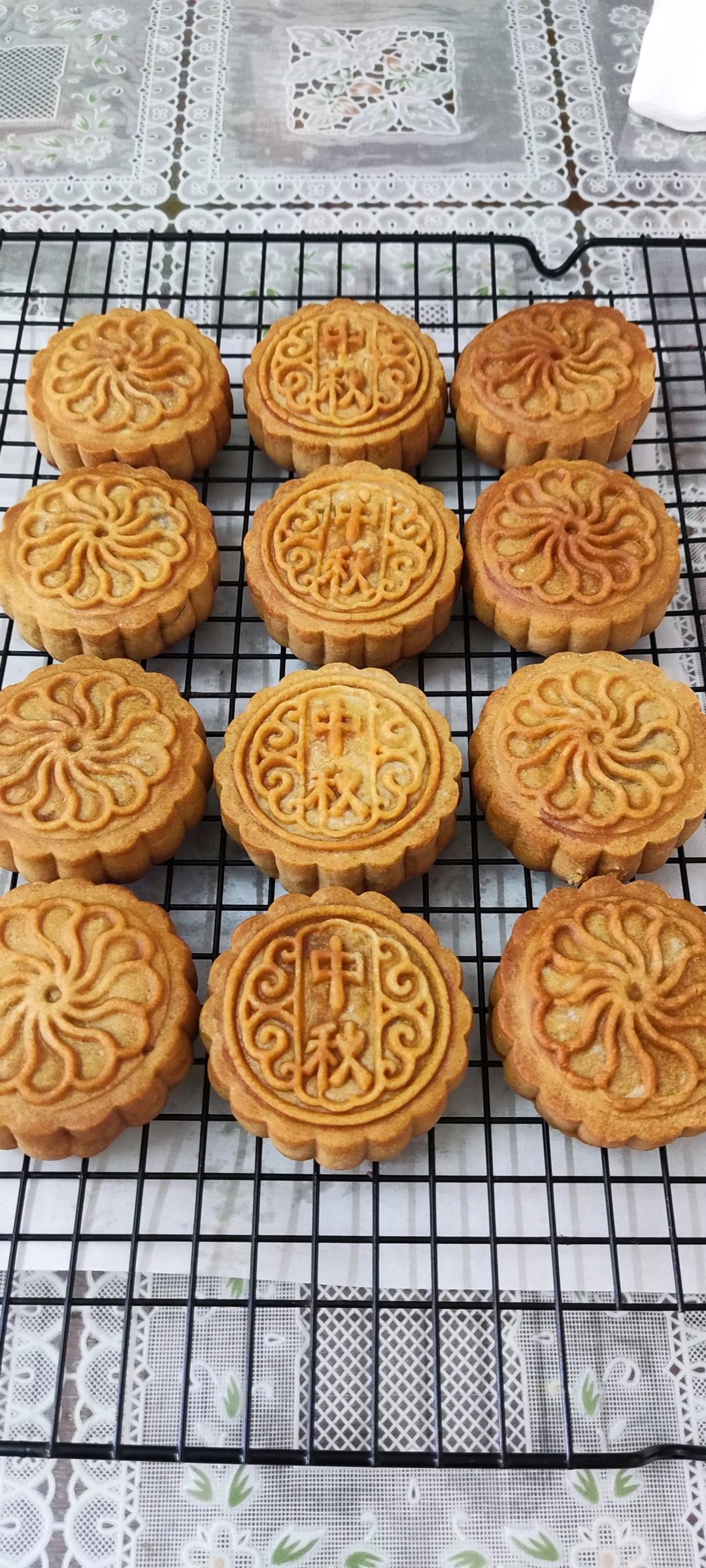 广式月饼—蛋黄莲蓉月饼