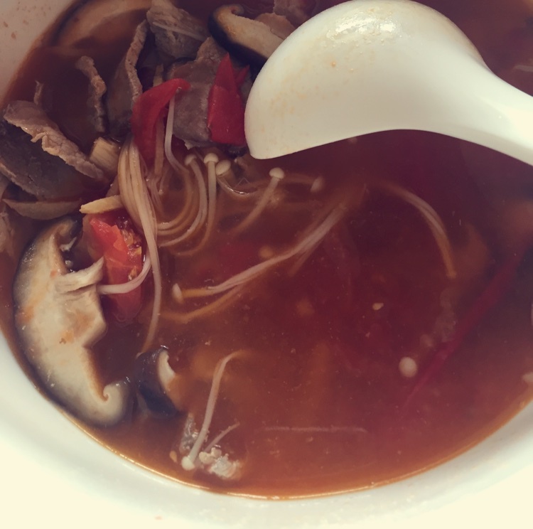 金针菇肥牛番茄锅