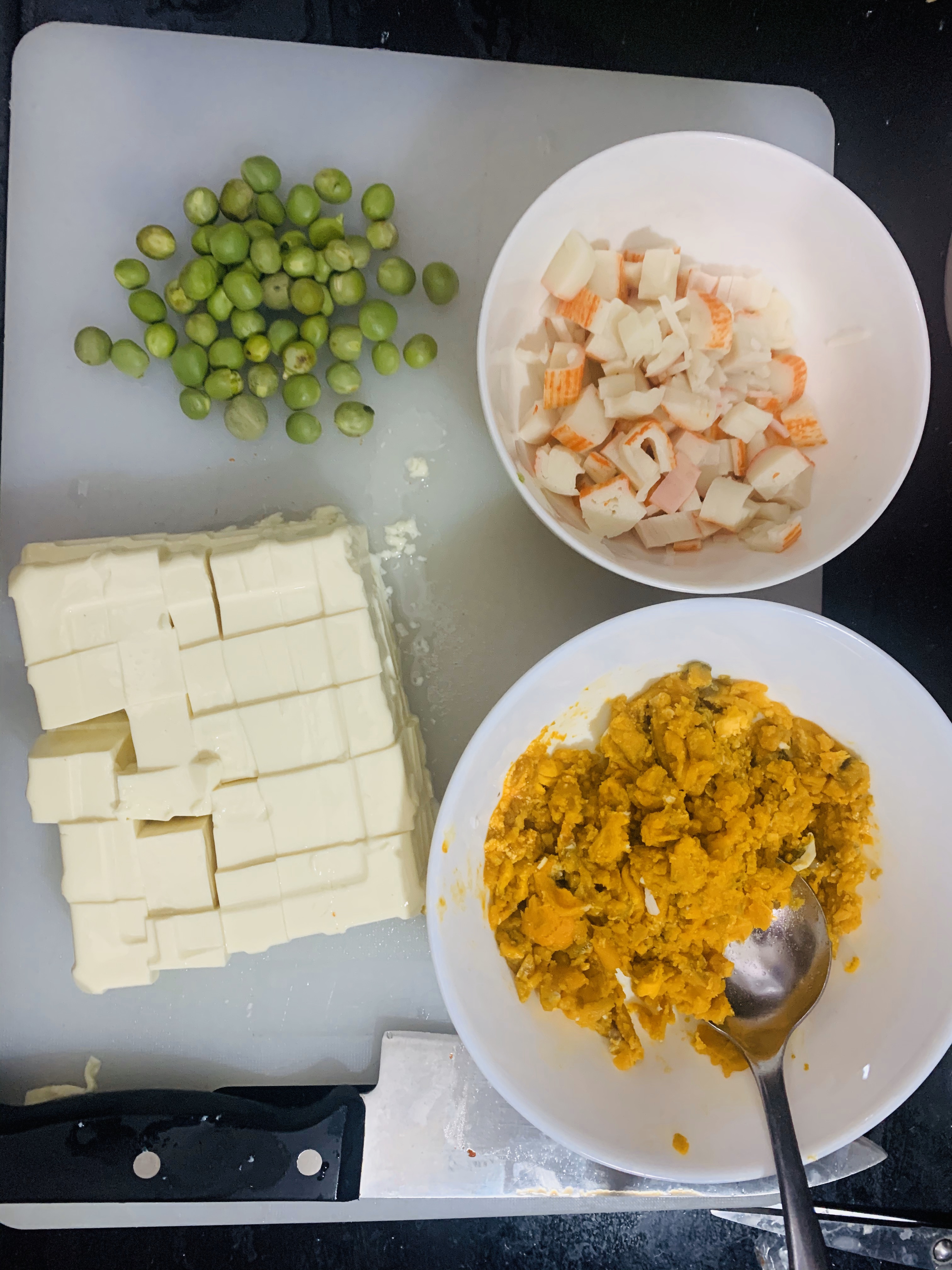 咸蛋黄版蟹黄豆腐的做法 步骤3