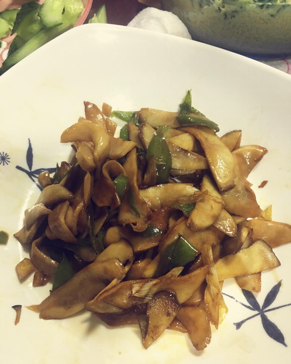 青椒素炒杏鲍菇
