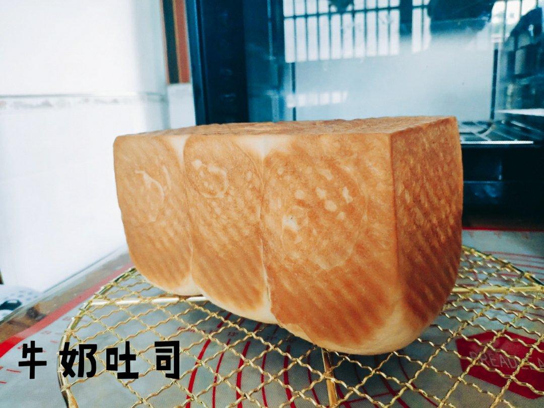 用烤箱自己做面包--手工牛奶吐司面包