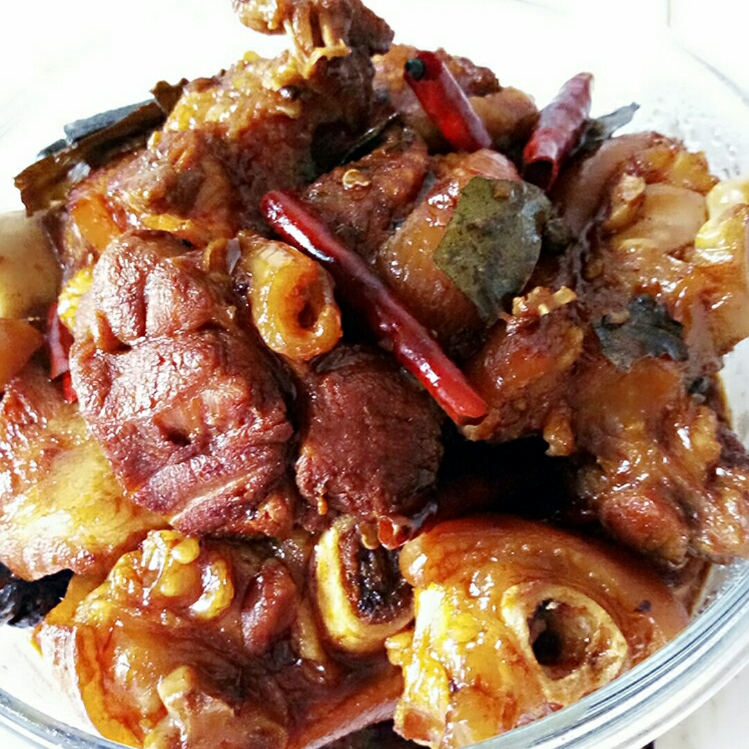 美味的家常菜：红烧猪蹄