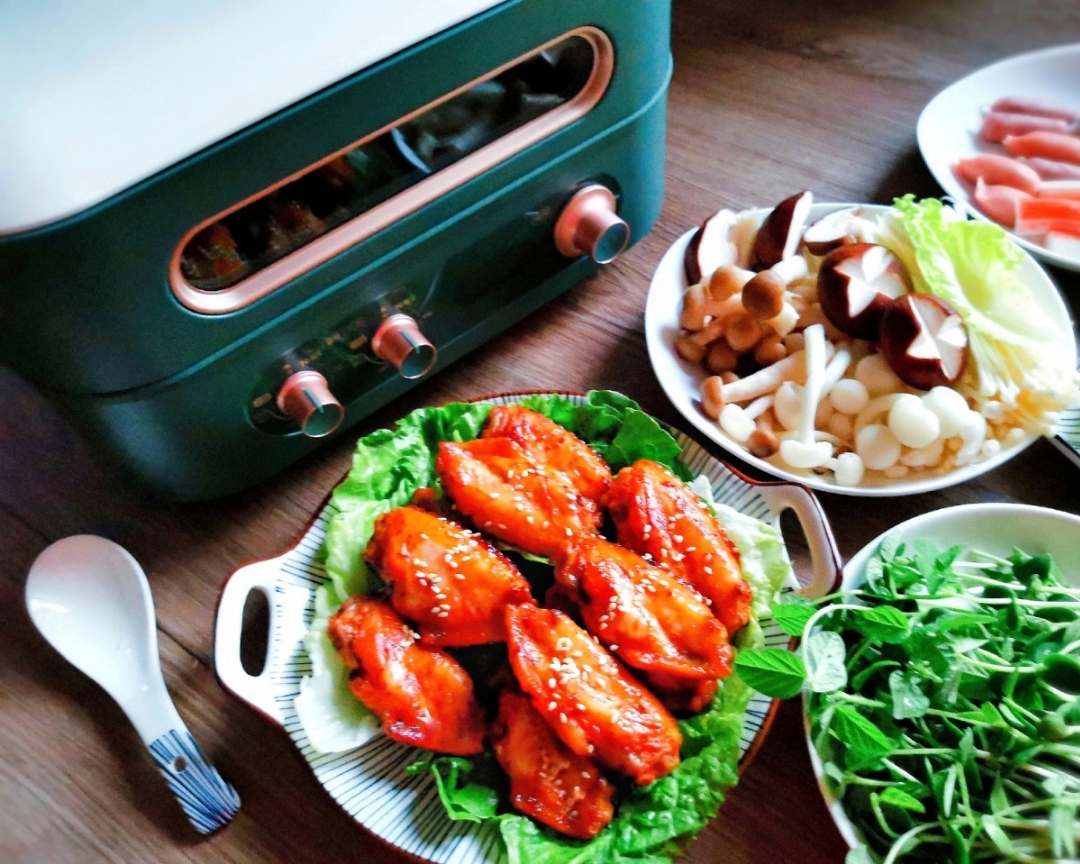 【美的双子炉】韩式肥牛菌菇汤锅+蜜汁香辣烤翅