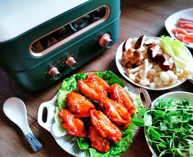 【美的双子炉】韩式肥牛菌菇汤锅+蜜汁香辣烤翅的做法