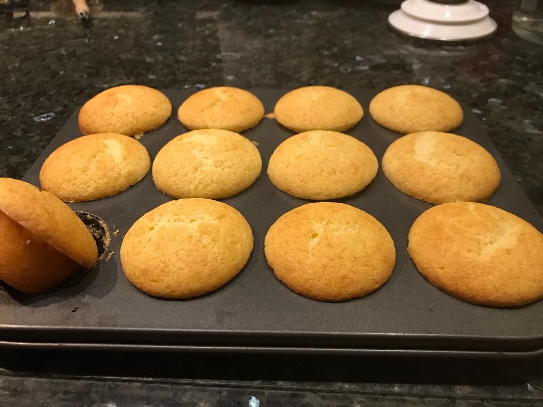 一口一个的小小奶酪蛋糕！