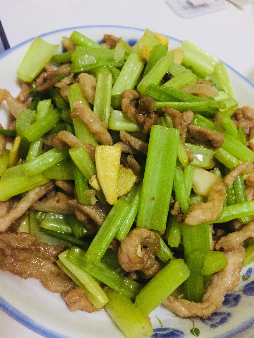 芹菜炒肉
