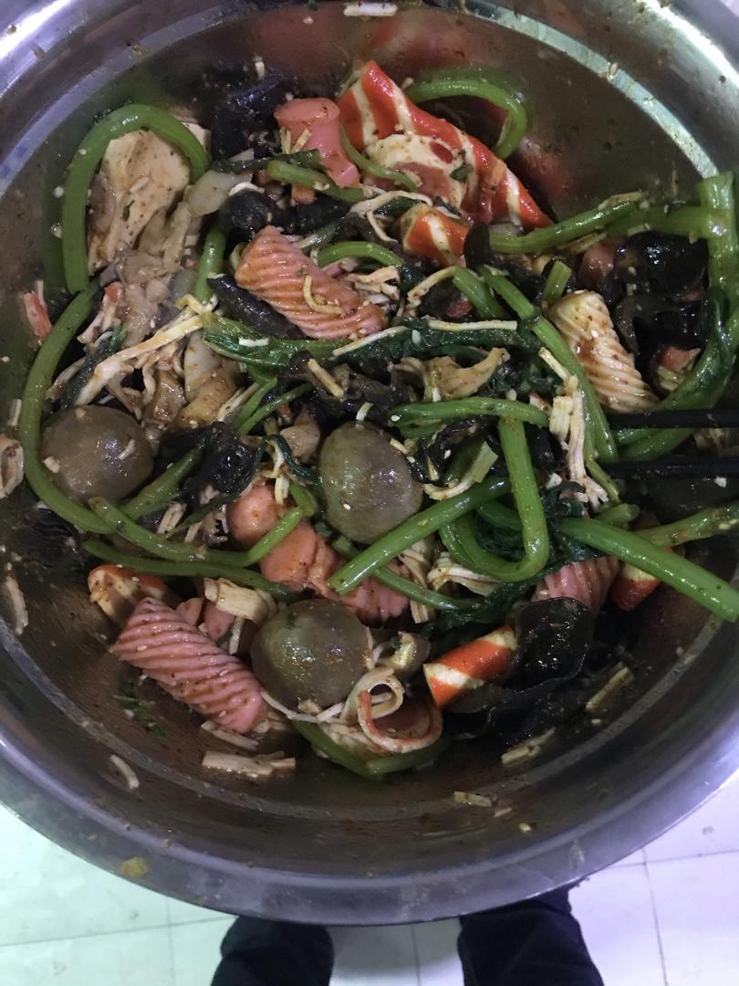 比麻辣烫好吃百倍的麻辣拌，浓郁鲜香麻辣又上瘾