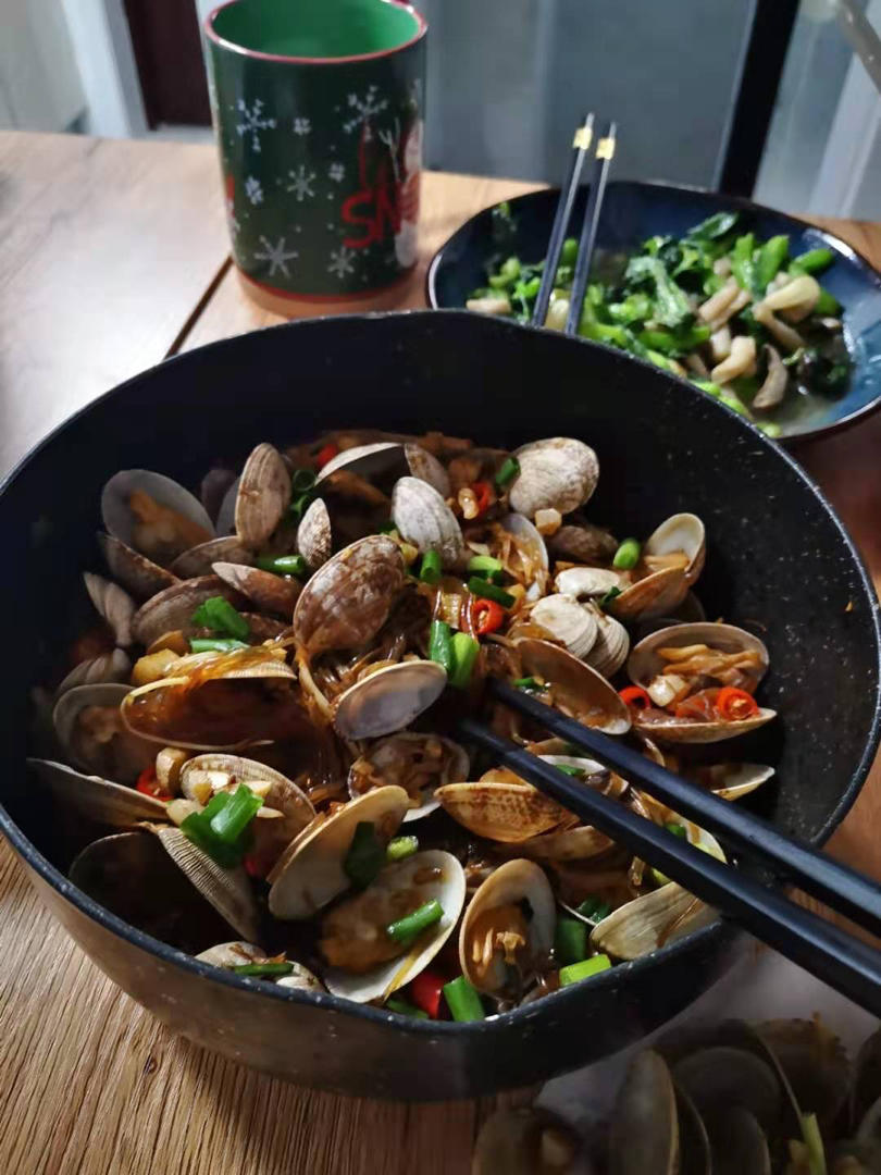 家常美味花蛤粉丝煲
