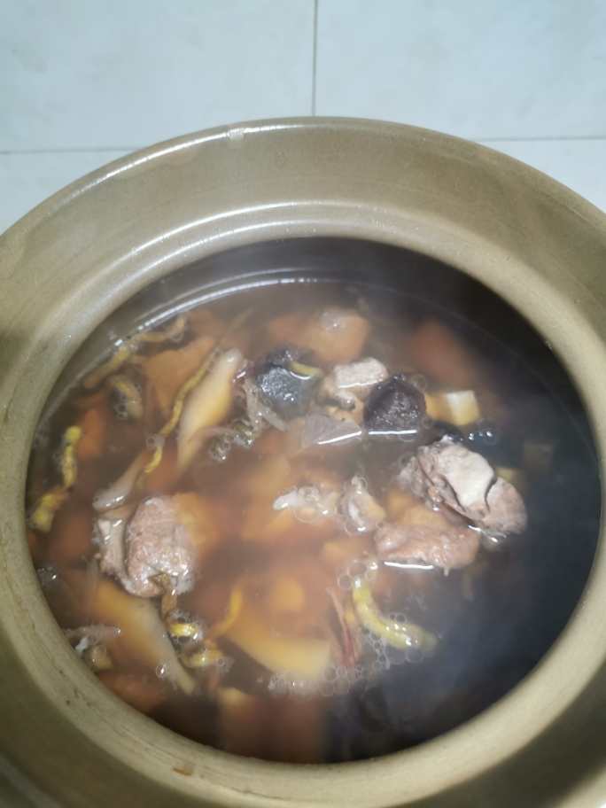 灵芝石斛淮山瘦肉汤的做法