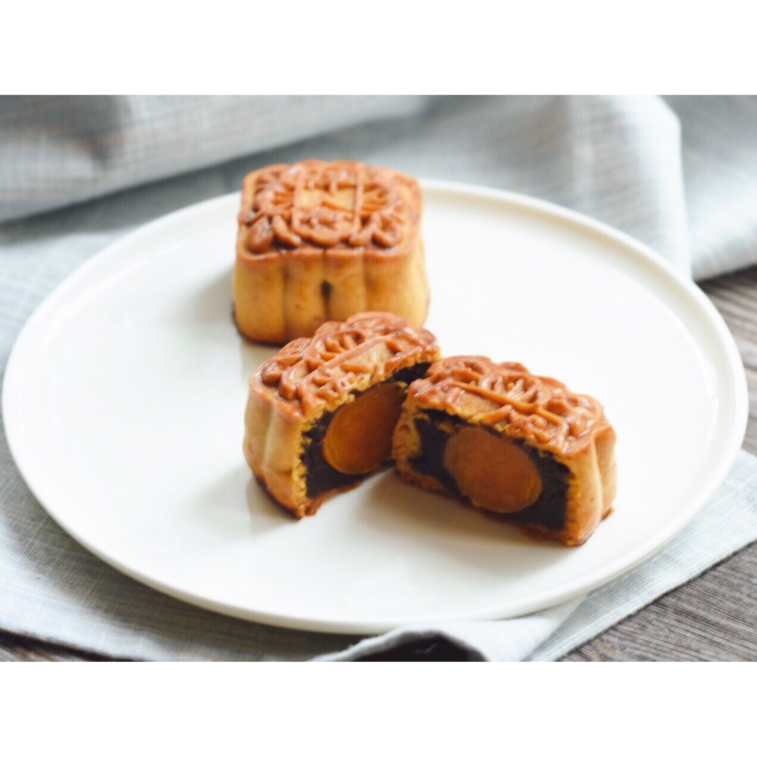 广式月饼—蛋黄莲蓉月饼