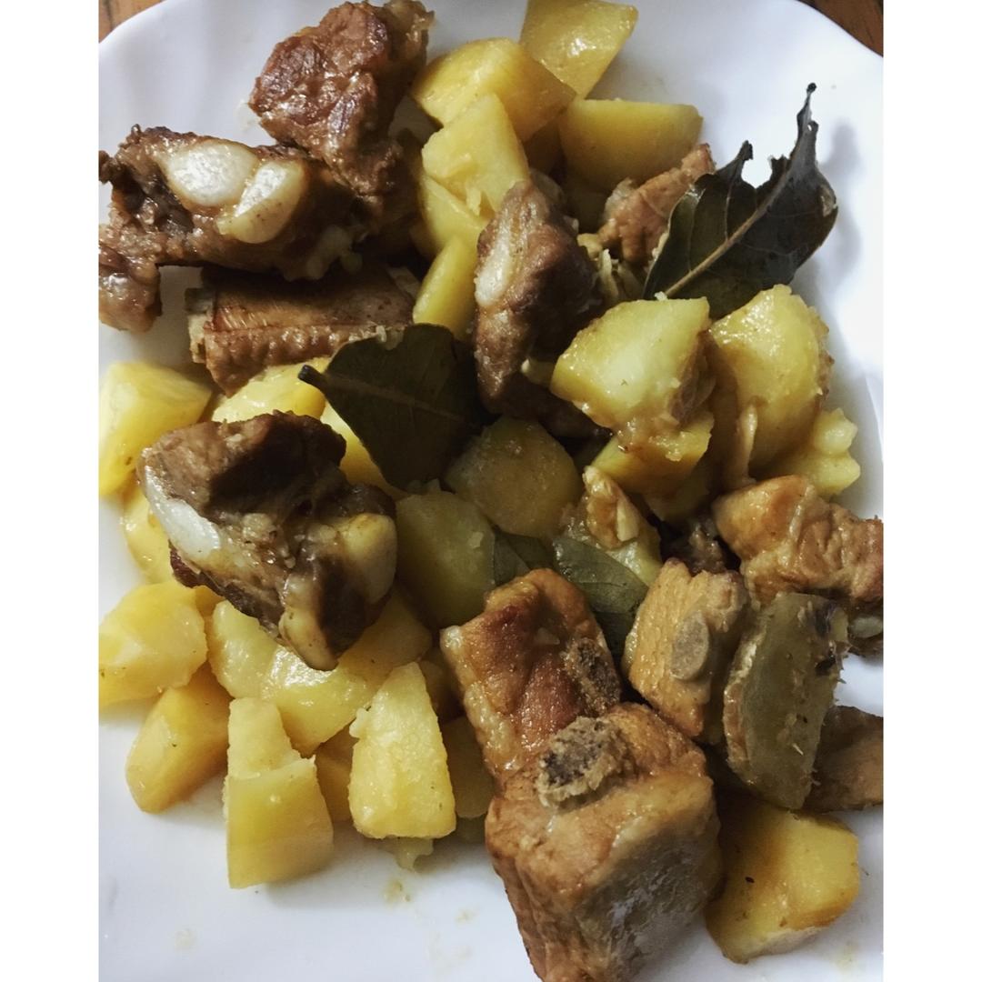 土豆烧排骨