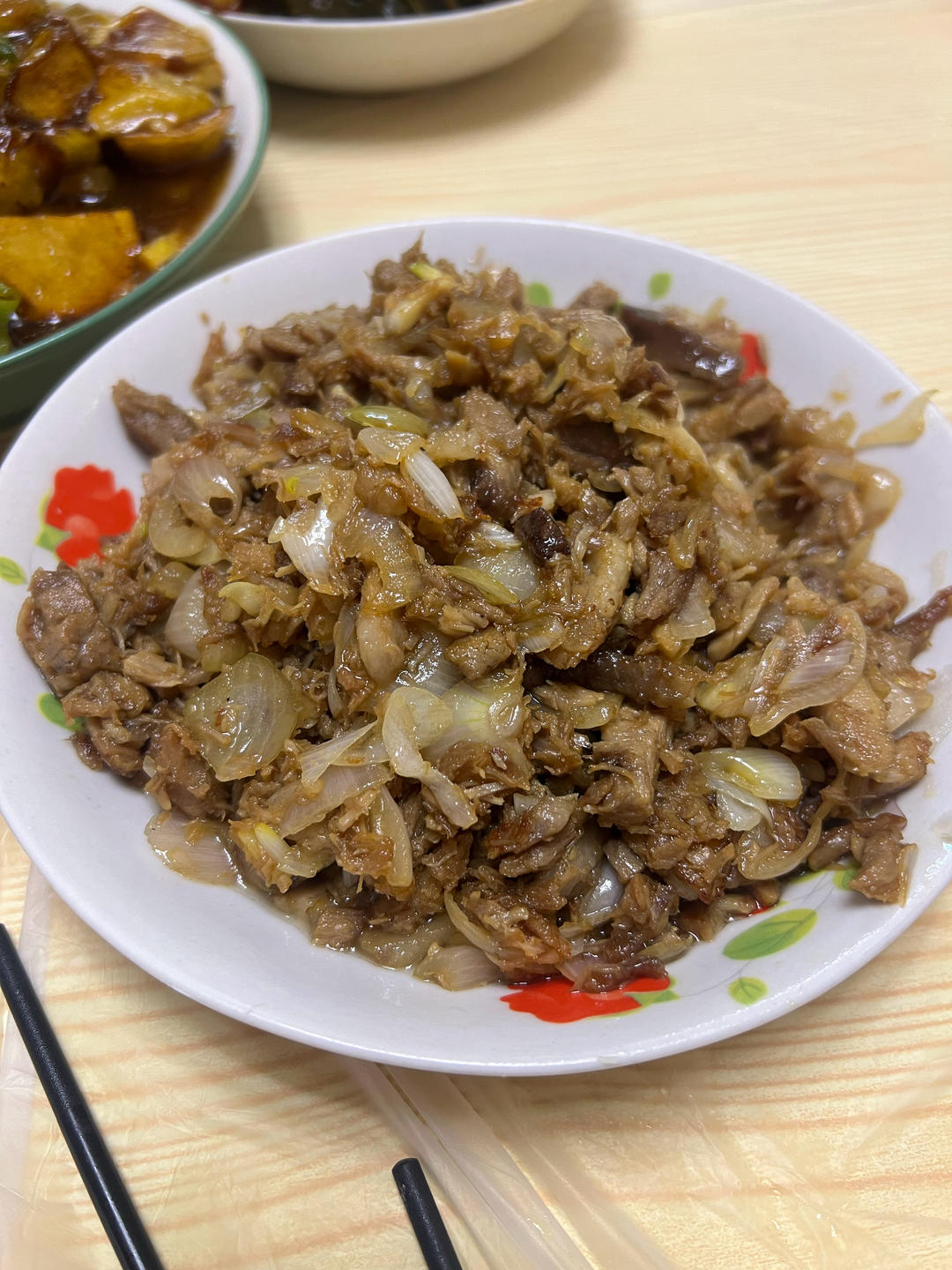 东北姥姥拿手菜：拆骨肉炒葱