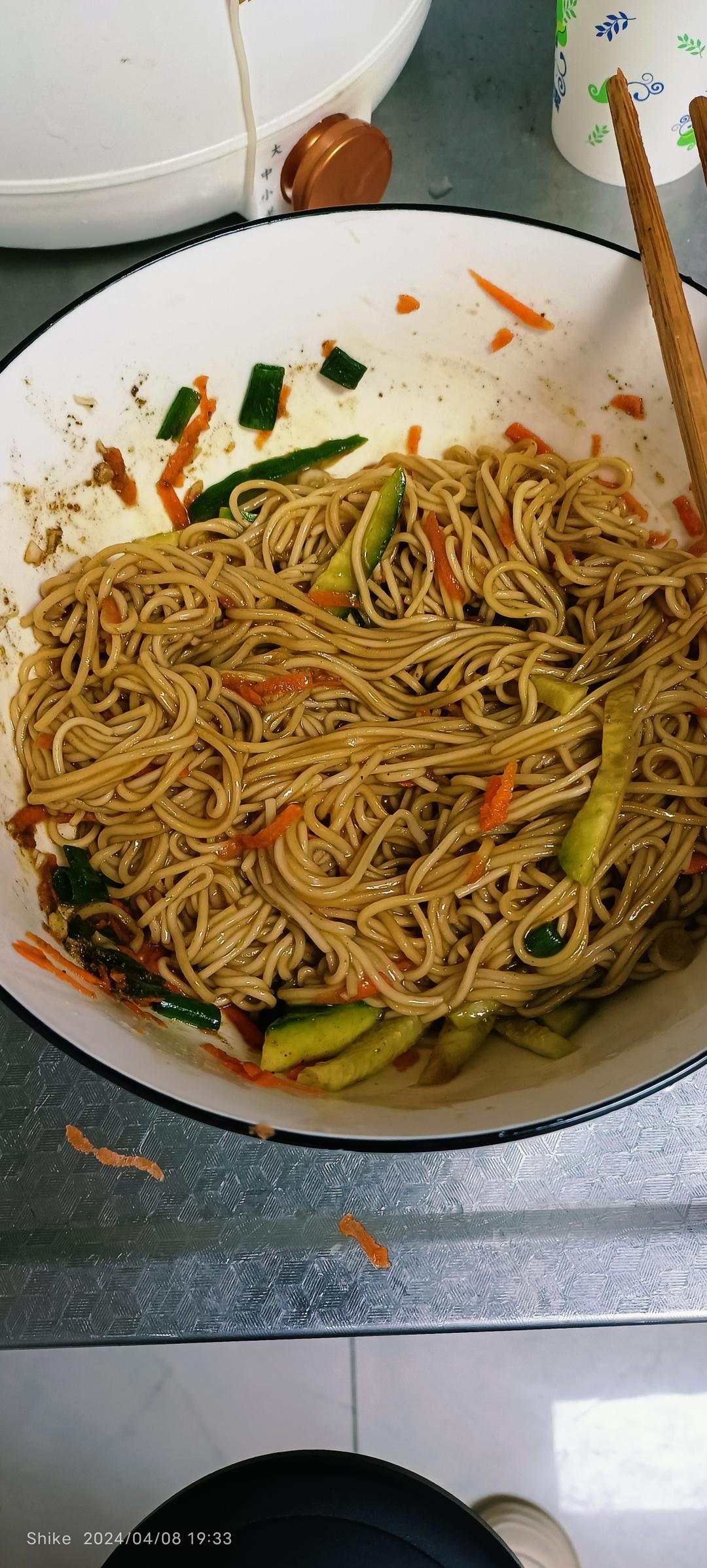 十分钟做好一盘开胃凉拌面～太好吃啦