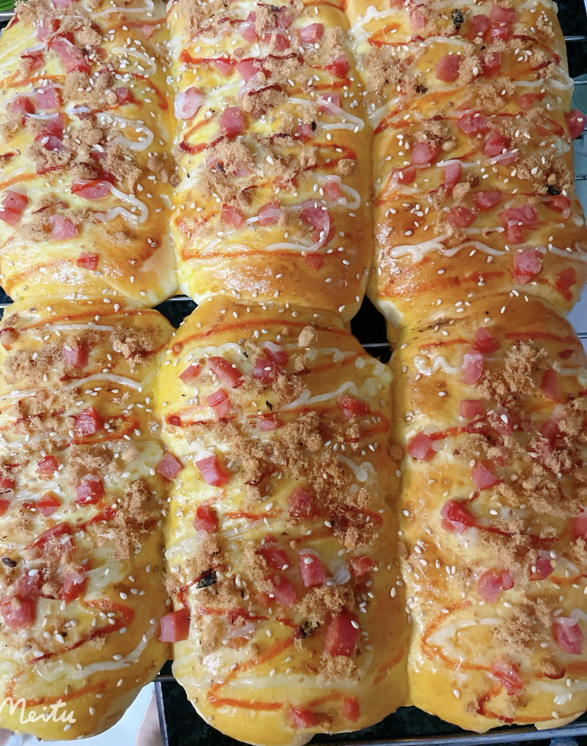 火腿肉松芝士面包