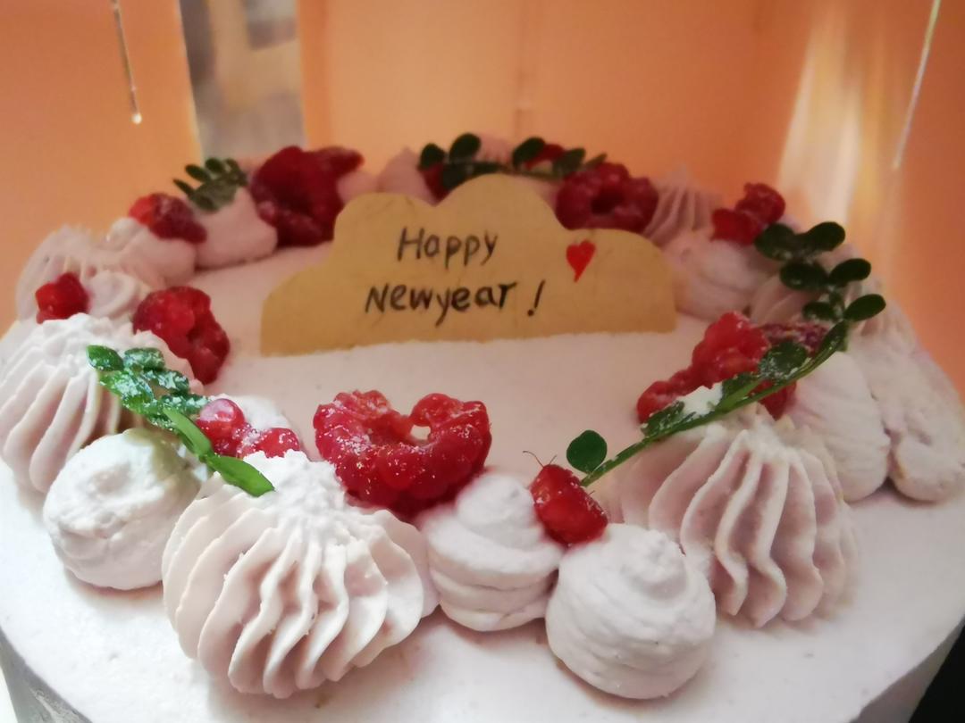 简单的水果生日蛋糕（适合不会摸面的新手）