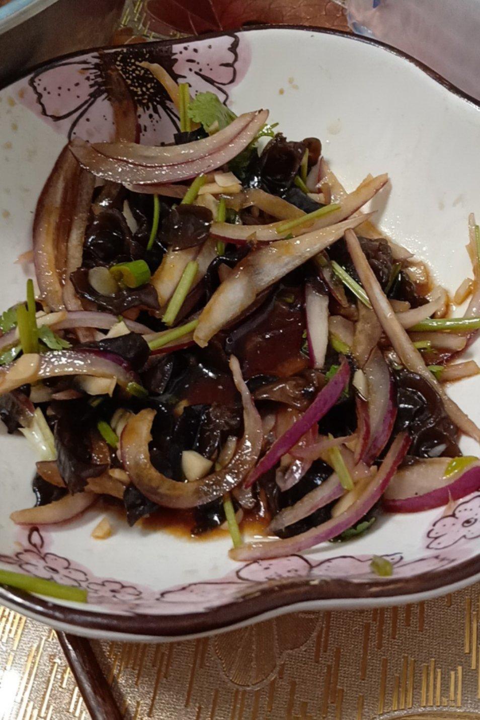 凉拌洋葱木耳
