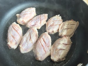 蒜香蚝油鸡翅中的做法 步骤1
