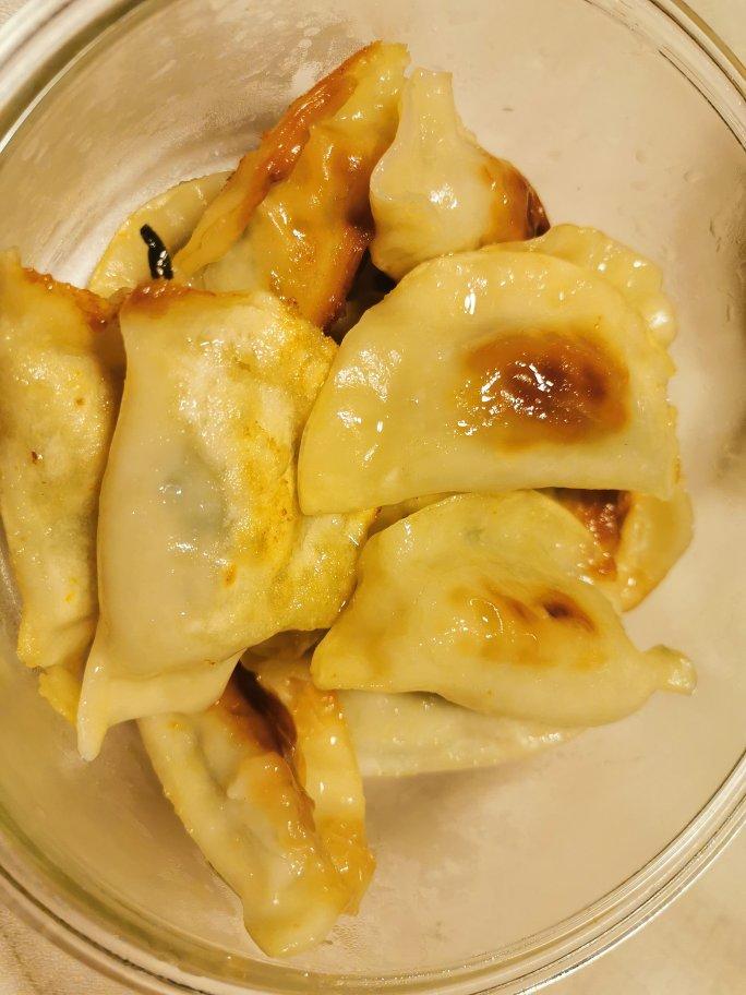 煎饺子