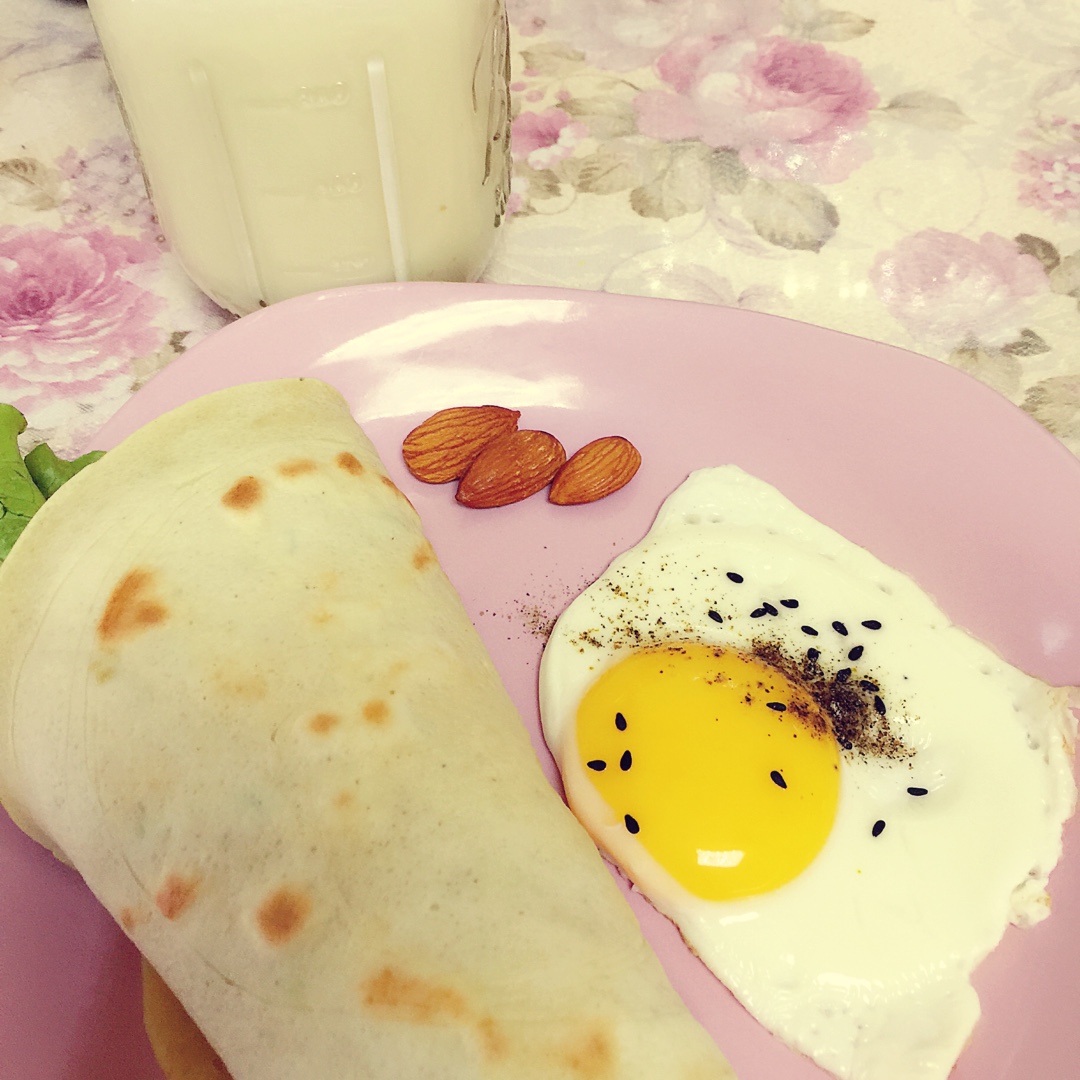 全麦饼卷素什锦