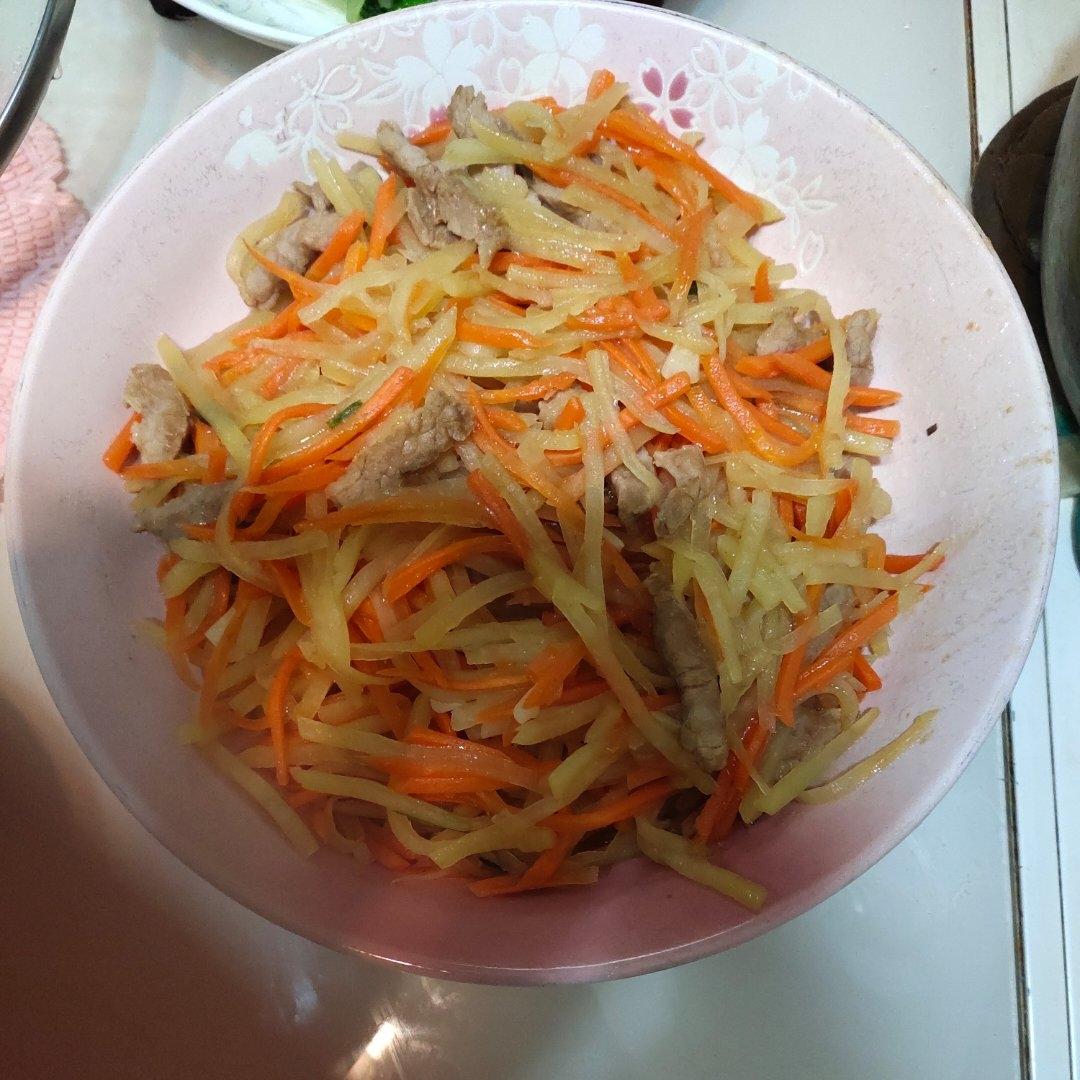 胡萝卜土豆炒肉
