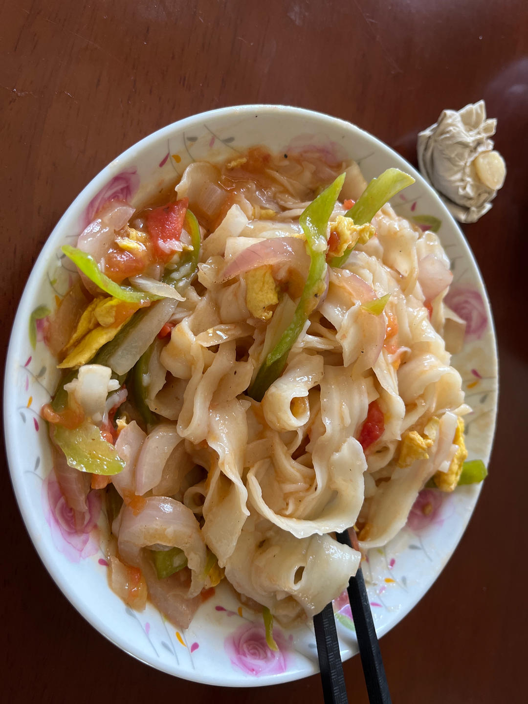 炒刀削面这样做，每次吃的盆干碗净